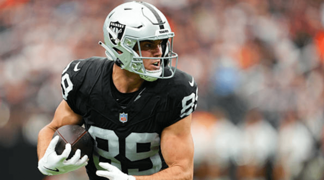 Knee injury forces Raiders’ TE Brock Bowers to miss game vs. Colts