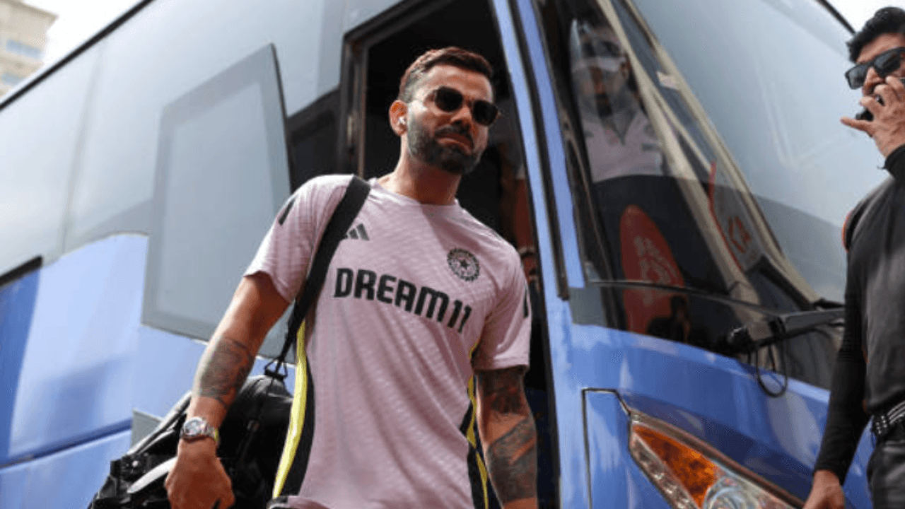 Watch: Fans thrilled as Virat Kohli signs autographs before Australia tour