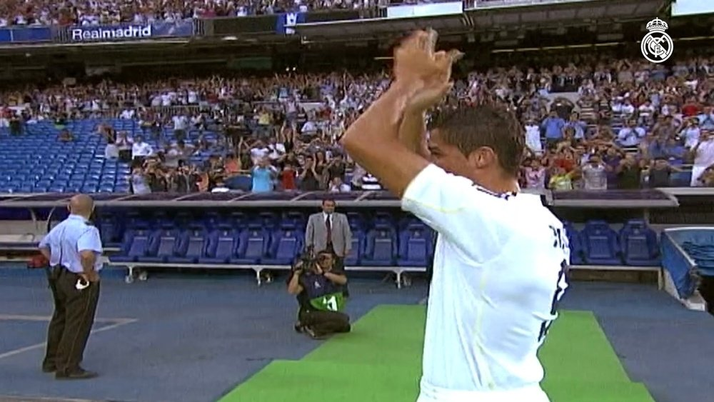 Cristiano Ronaldo introduced as a Real Madrid player in 2009.
